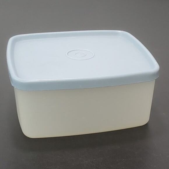 Tupperware 311 Freezer Square Round Container 16 oz w/Light Blue Lid - Picture 1 of 4